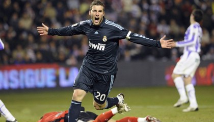 开云体育中国官方网站-高压防线成功压制对方前插，高压线怎么做防护